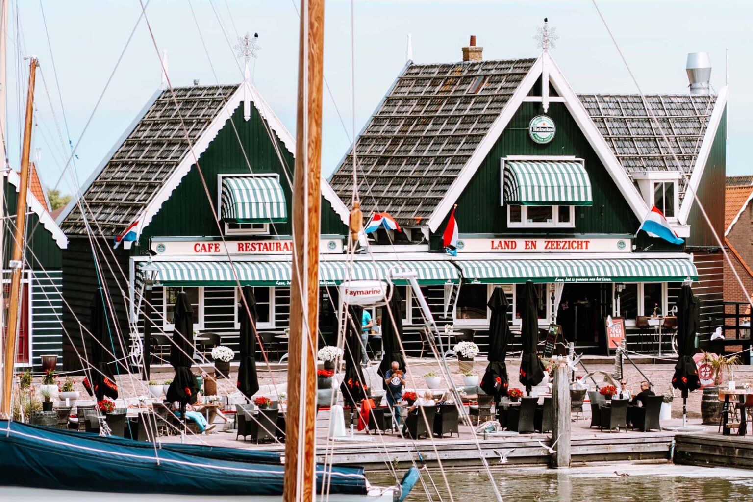 Over ons Land en zeezicht